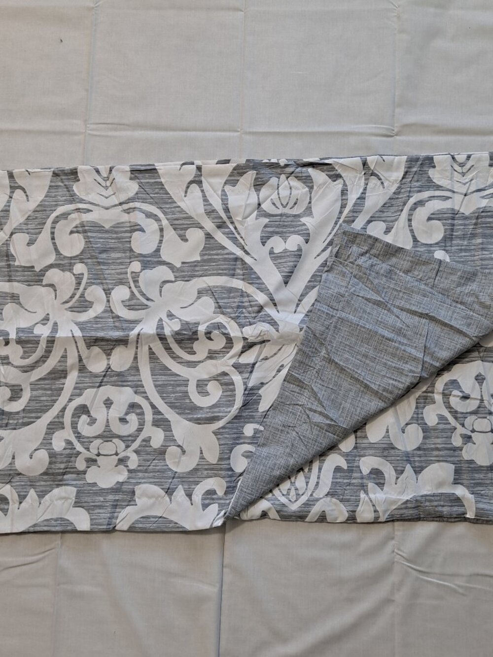 Set 2 GRAY MEDALLION PILLOW SHAMS King size Lightweight Linen Polyester Cover